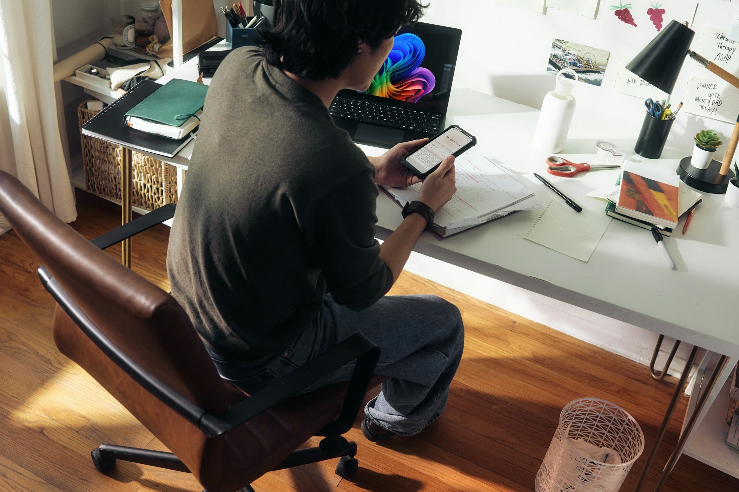 Un consultant indépendant au travail