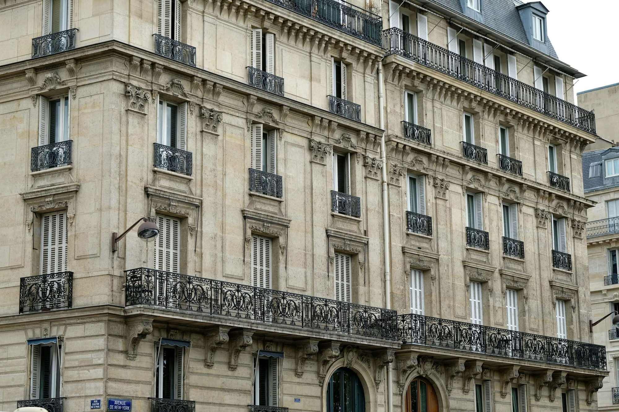 Un immeuble de rapport en ville